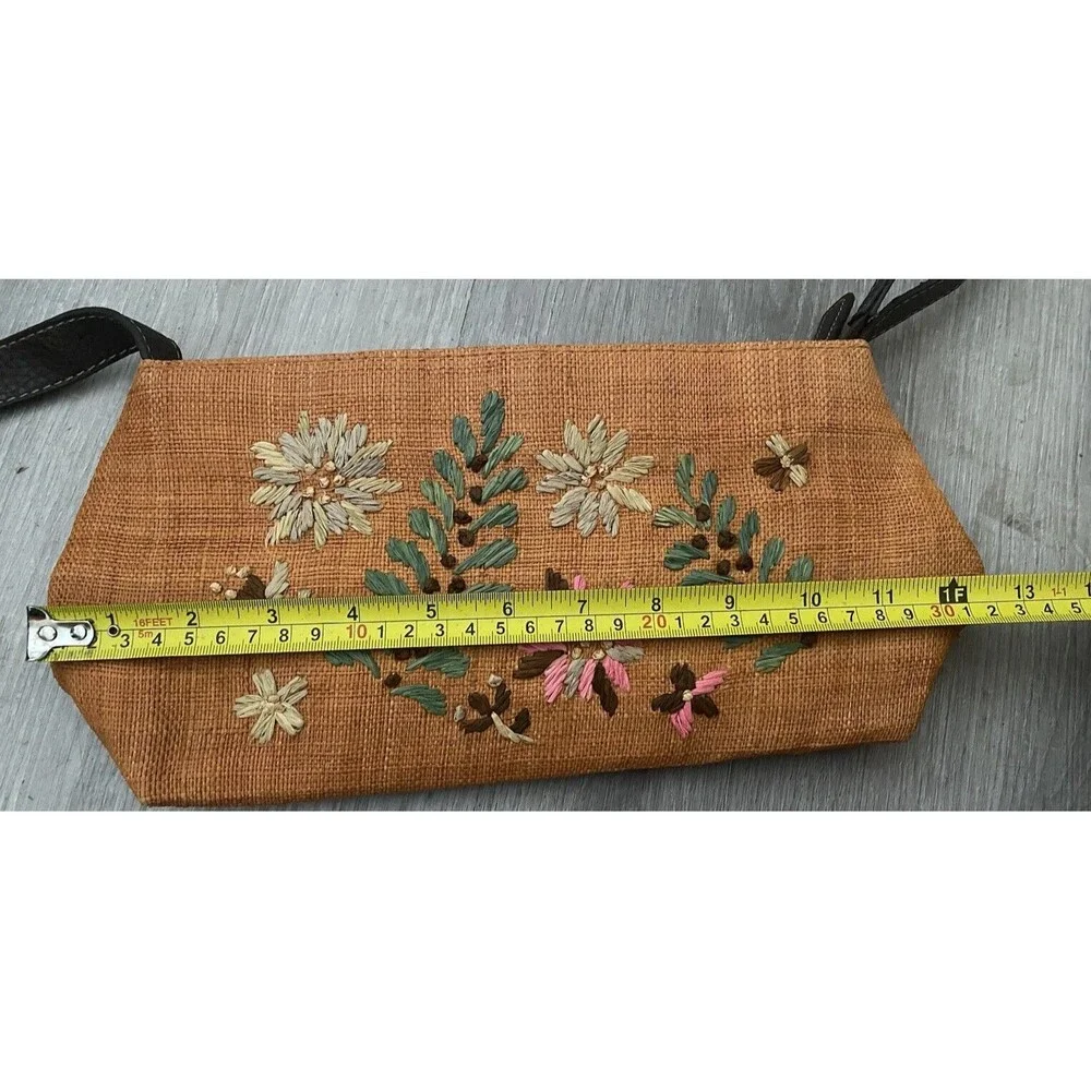 Liz Claiborne Baguette Cross Body Bag Boho Cottagecore Embroidered Flowers Straw - Picture 11 of 15